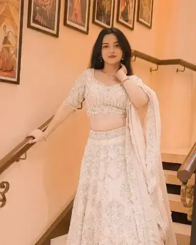 Escort Kushmundi